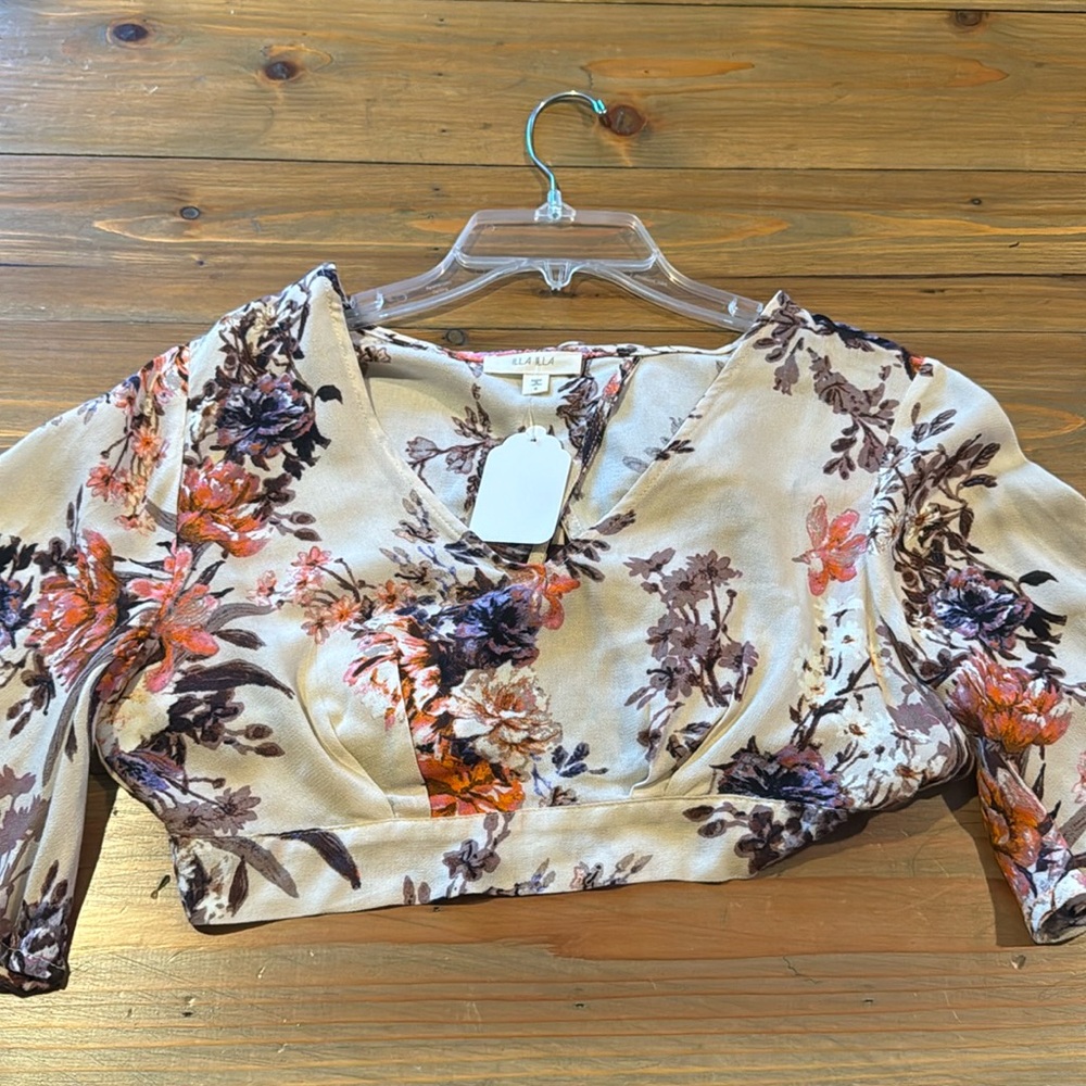 Floral crop top tie back with bell sleeves